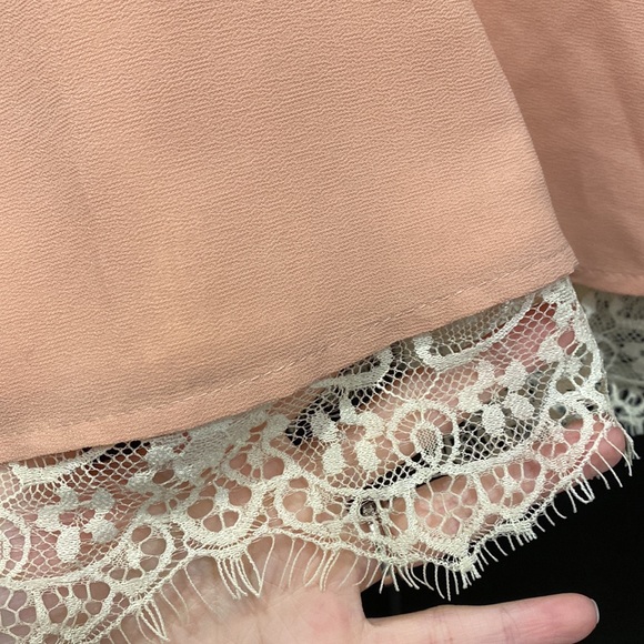 ⭐️FREE bundle add on. TOBI peach tank with cream lace - Picture 2 of 5